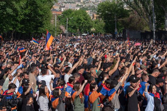 В Ереване продолжаются митинги оппозиции