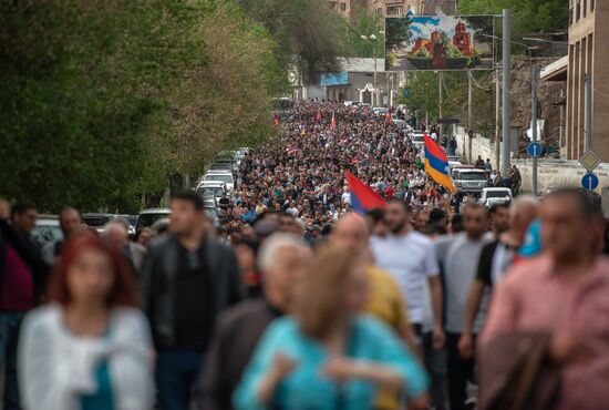 В Ереване продолжаются митинги оппозиции