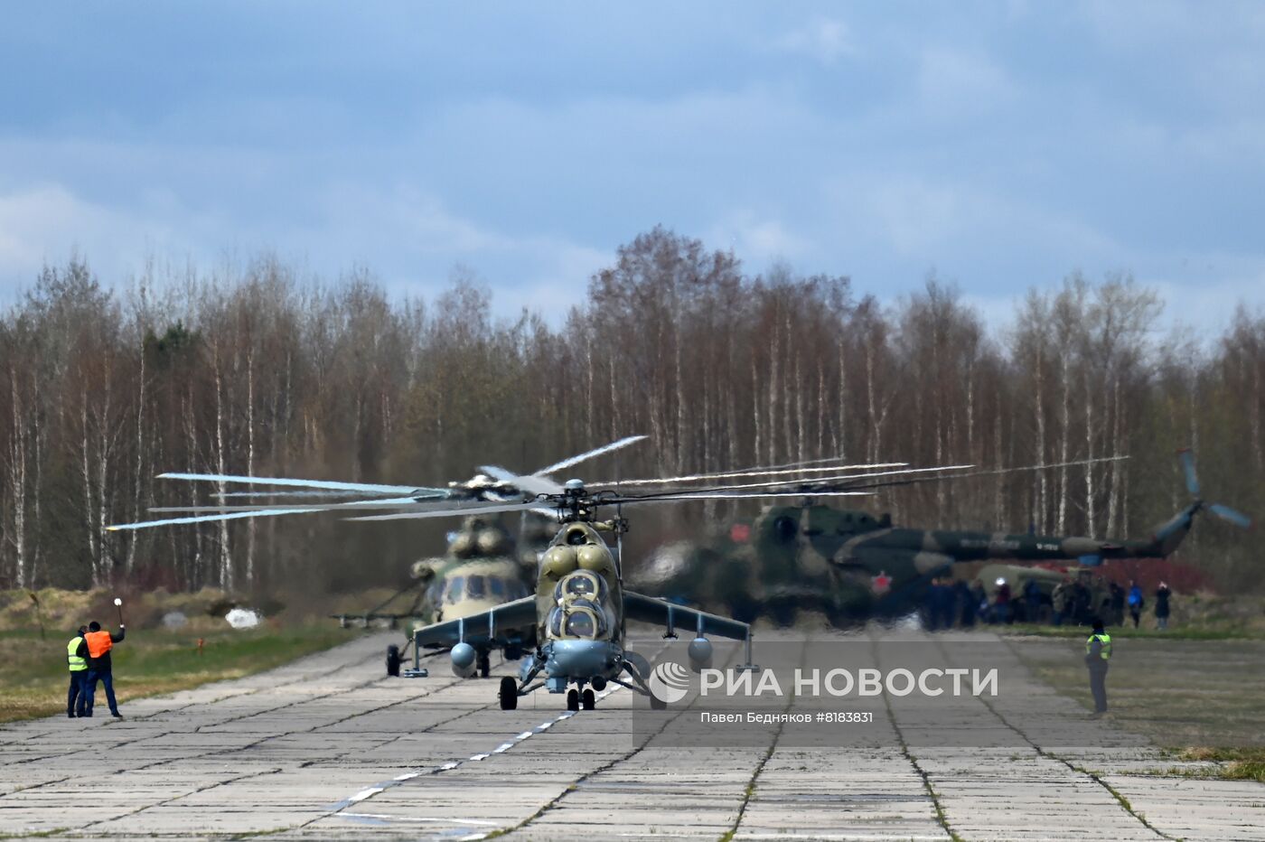 Подготовка к репетиции воздушной части парада Победы