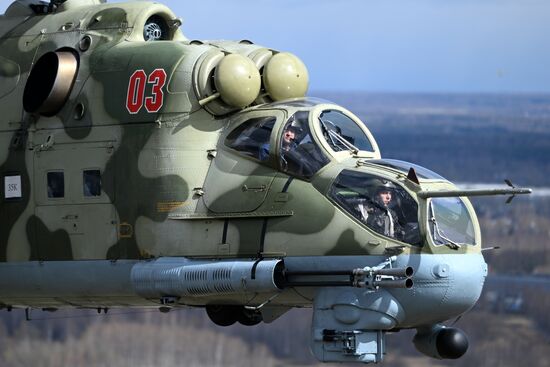 Подготовка к репетиции воздушной части парада Победы