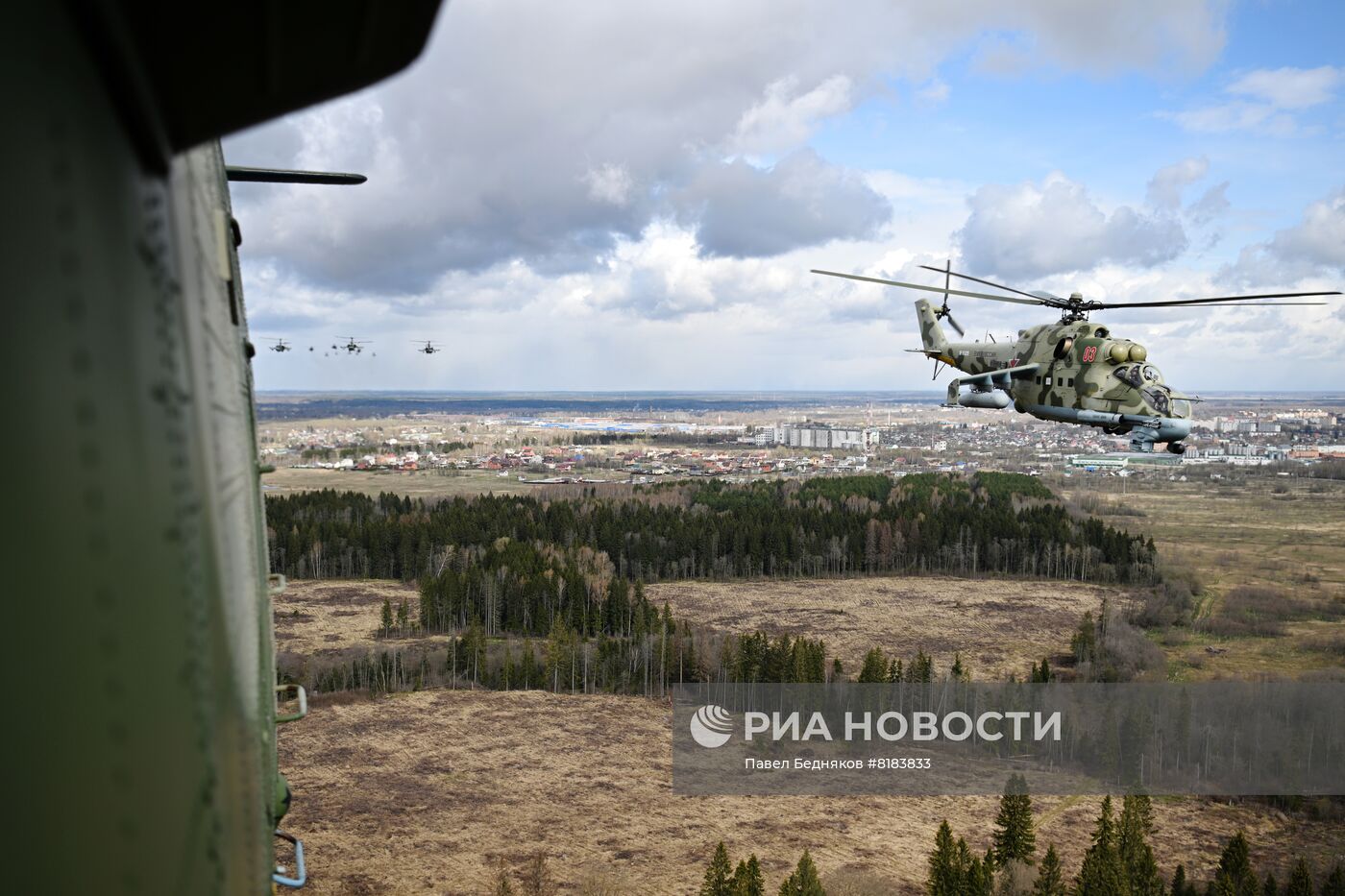 Подготовка к репетиции воздушной части парада Победы