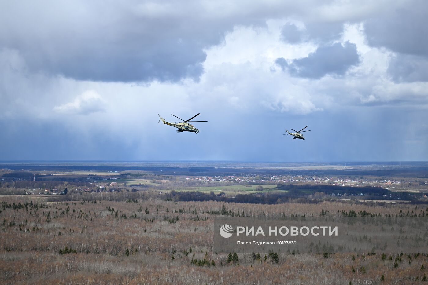 Подготовка к репетиции воздушной части парада Победы
