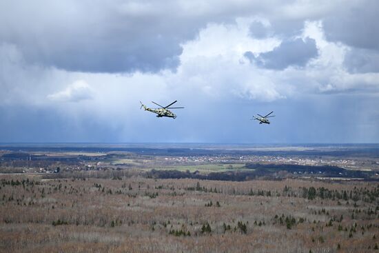 Подготовка к репетиции воздушной части парада Победы