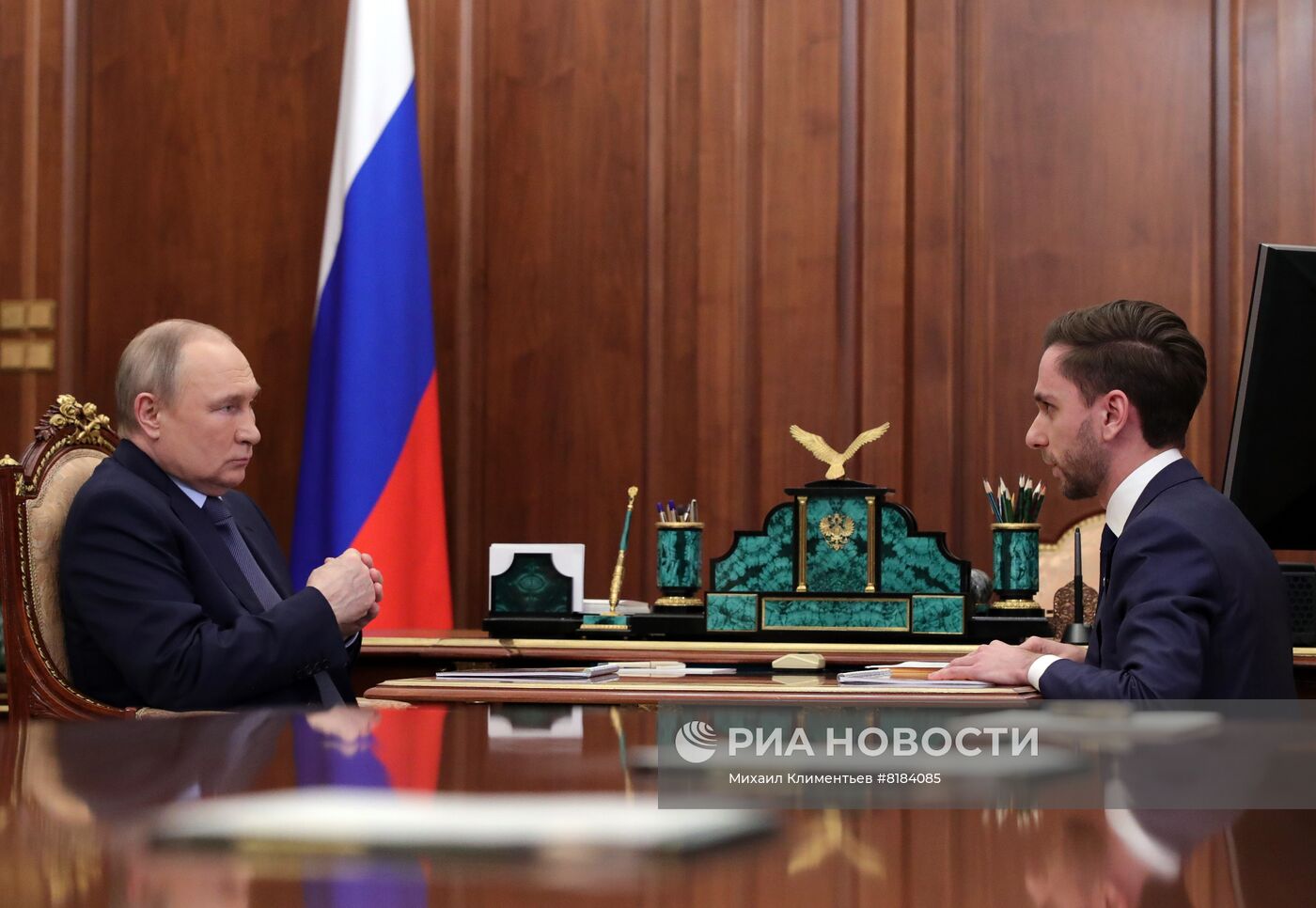 Президент РФ В. Путин встретился с гендиректором общества "Знание" М. Древалем