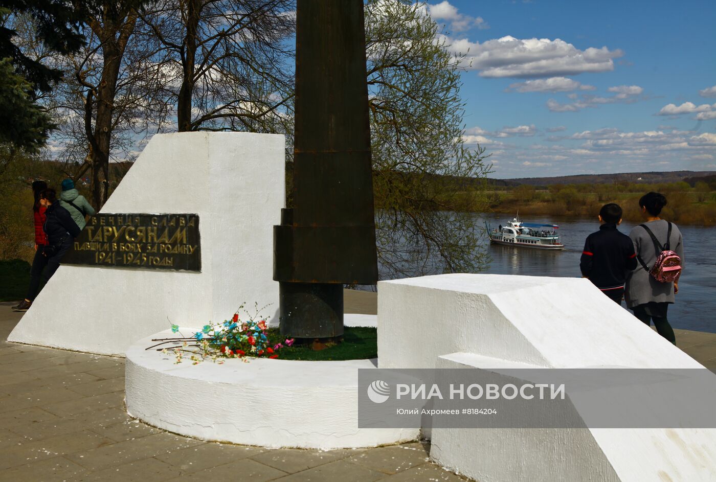 Памятник "Стела в честь освобождения г. Таруса"
