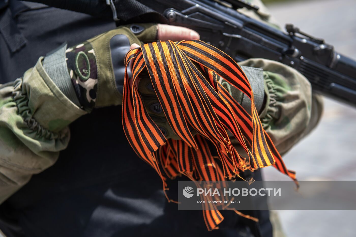 Раздача георгиевских ленточек в Херсонской области