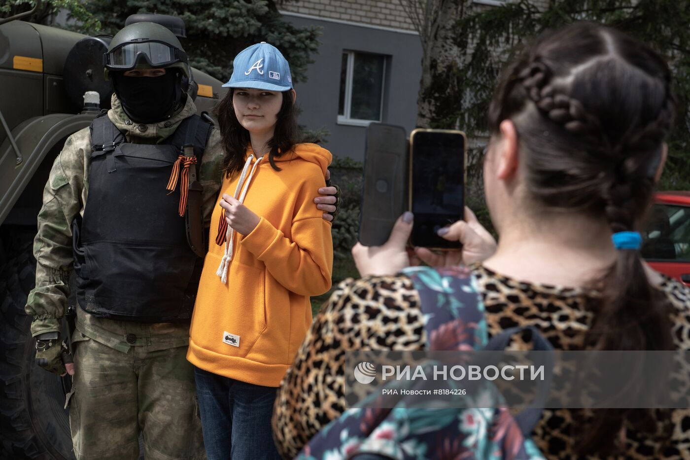 Раздача георгиевских ленточек в Херсонской области