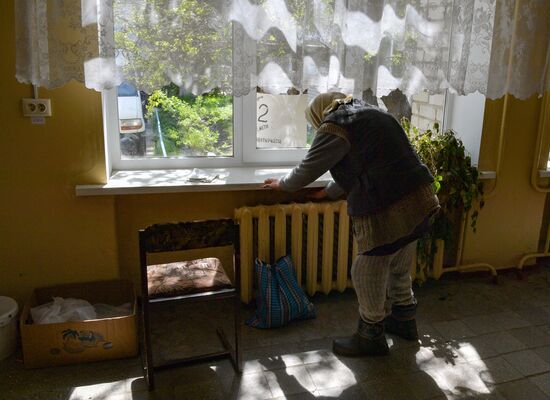 Раздача гуманитарной помощи в Рубежном