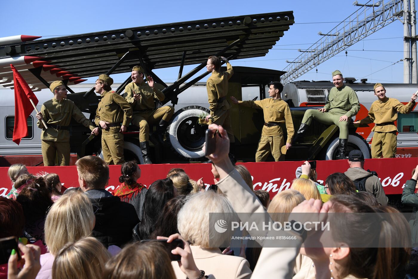 Встреча ретро-поезда "Эшелон Победы" в Новосибирске