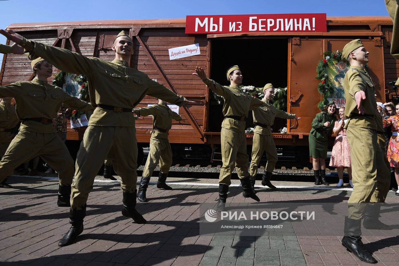 Встреча ретро-поезда "Эшелон Победы" в Новосибирске