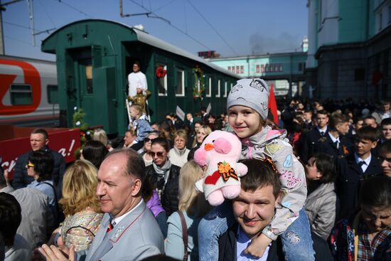 Встреча ретро-поезда "Эшелон Победы" в Новосибирске