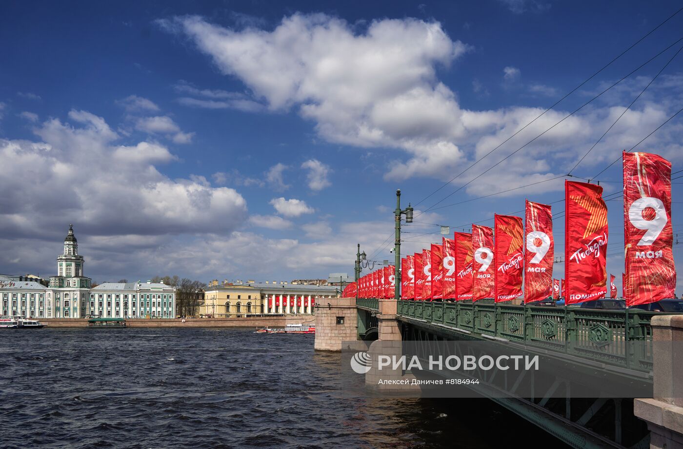 Украшение Санкт-Петербурга ко Дню Победы