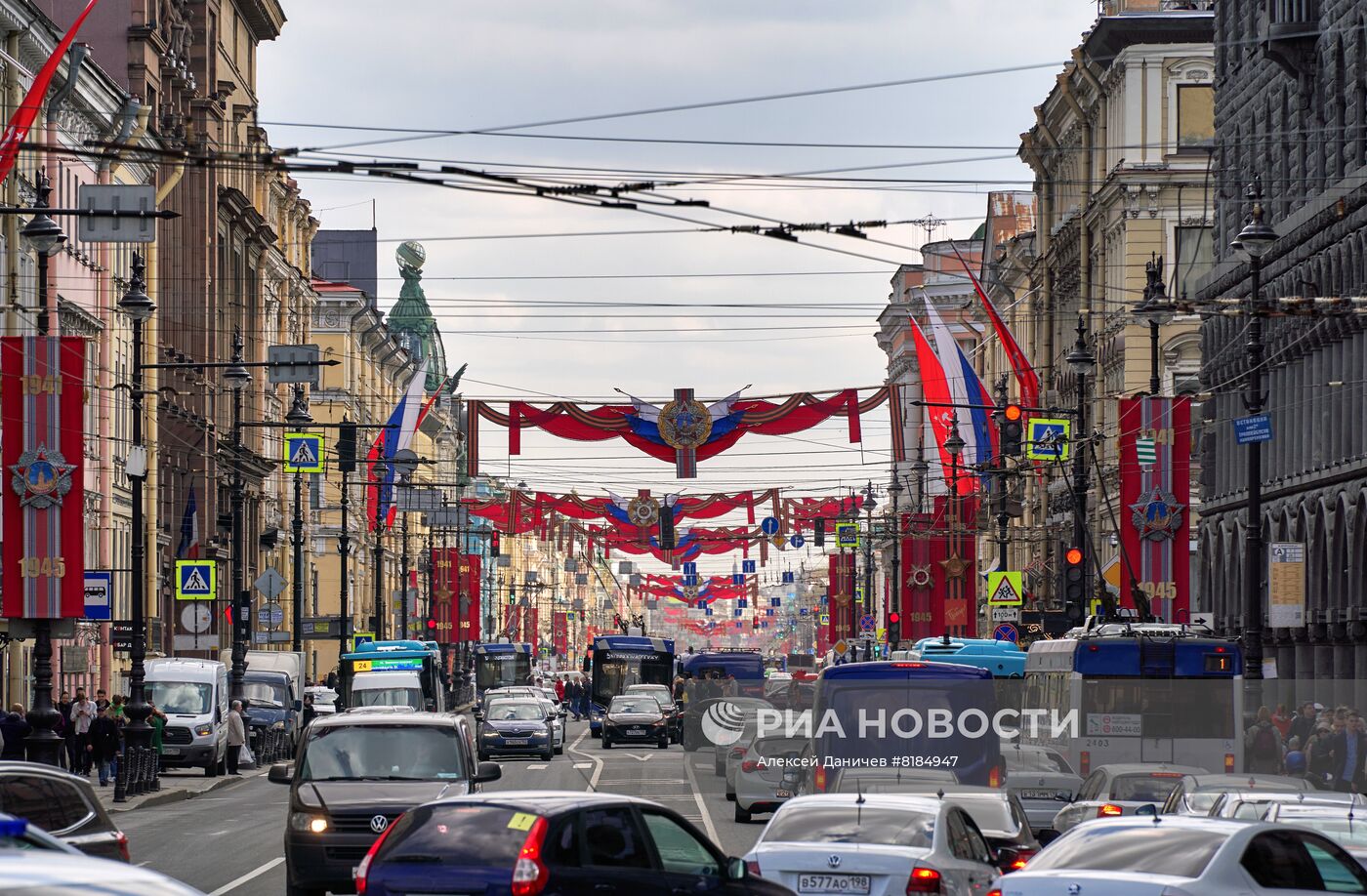 Украшение Санкт-Петербурга ко Дню Победы