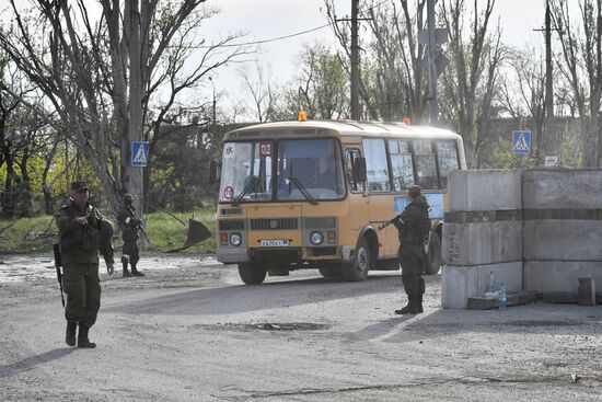 Эвакуация гражданских лиц с завода "Азовсталь"