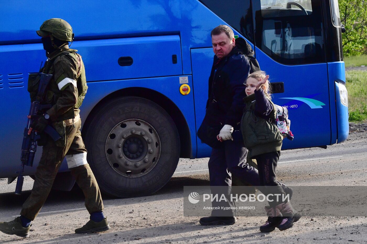 Эвакуация гражданских лиц с завода "Азовсталь"