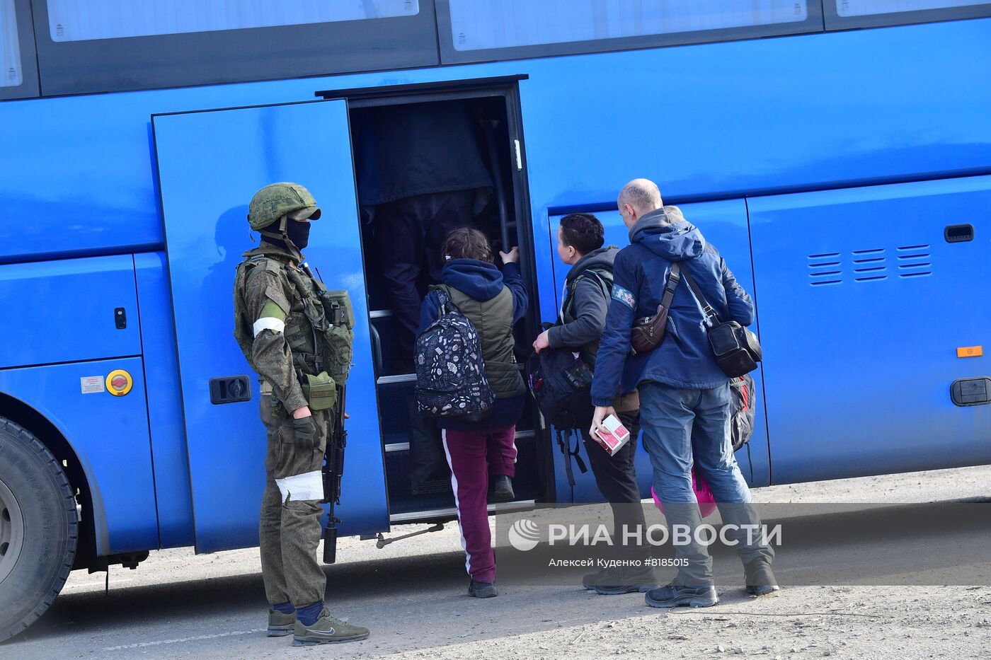 Эвакуация гражданских лиц с завода "Азовсталь"