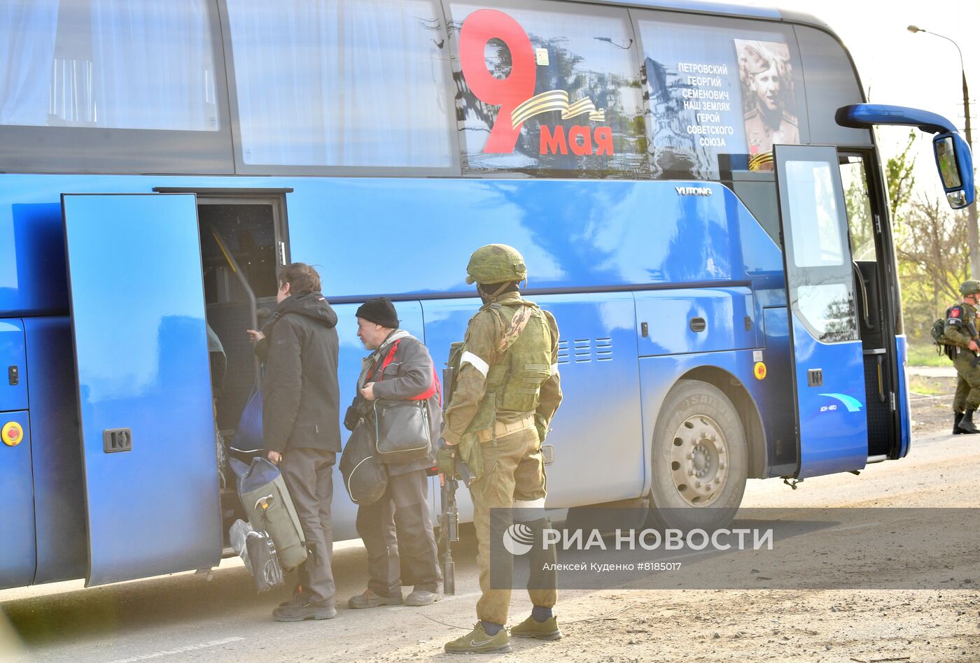 Эвакуация гражданских лиц с завода "Азовсталь"