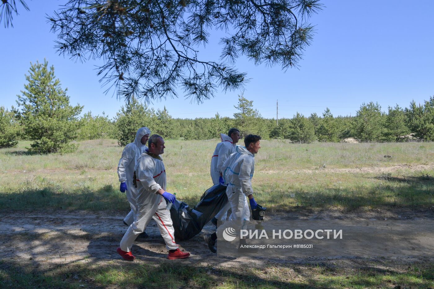 Похоронная команда Рубежного выполняет работы по поиску тел погибших