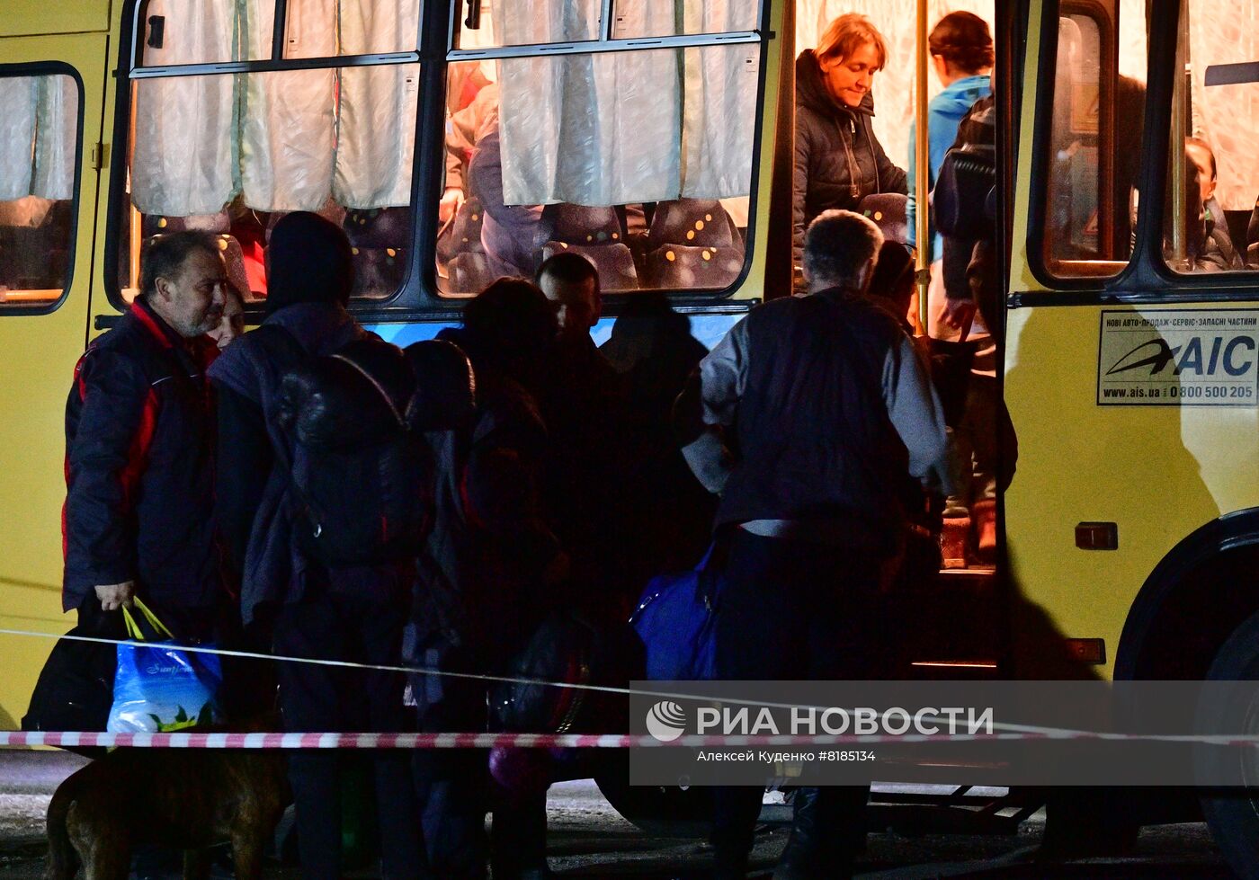 Эвакуация гражданских лиц с завода "Азовсталь"