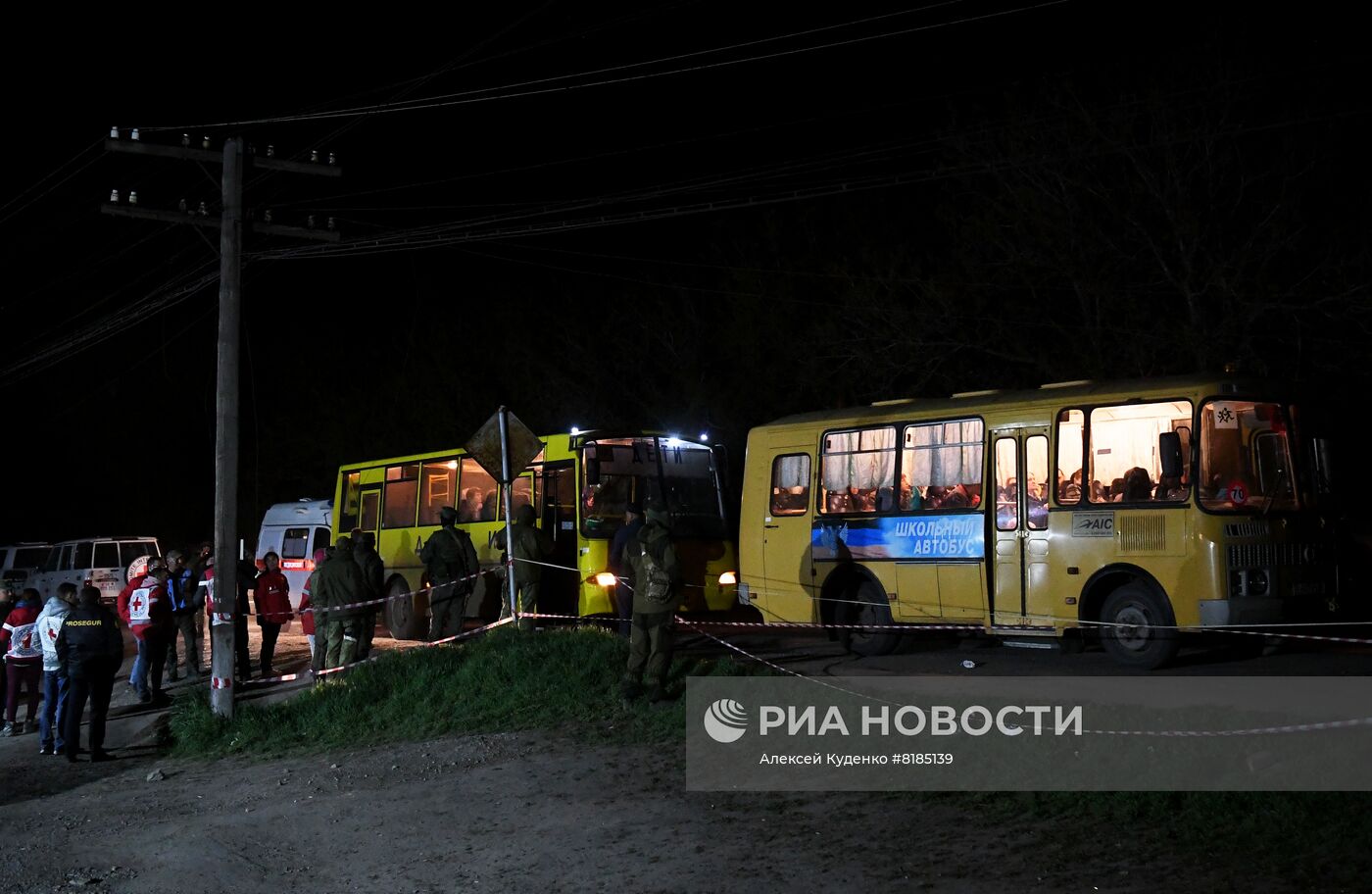 Эвакуация гражданских лиц с завода "Азовсталь"