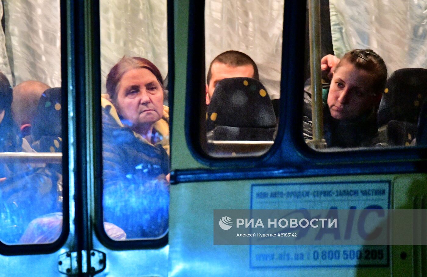 Эвакуация гражданских лиц с завода "Азовсталь"