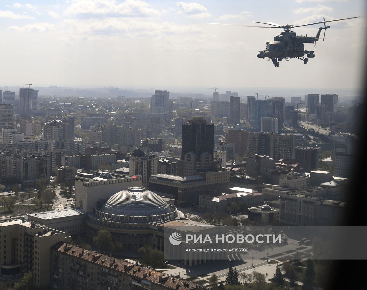 Репетиция воздушного парада Победы в Новосибирске