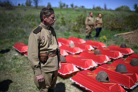 Перезахоронение останков советских солдат на Мемориале Славы в Мелитопольском районе