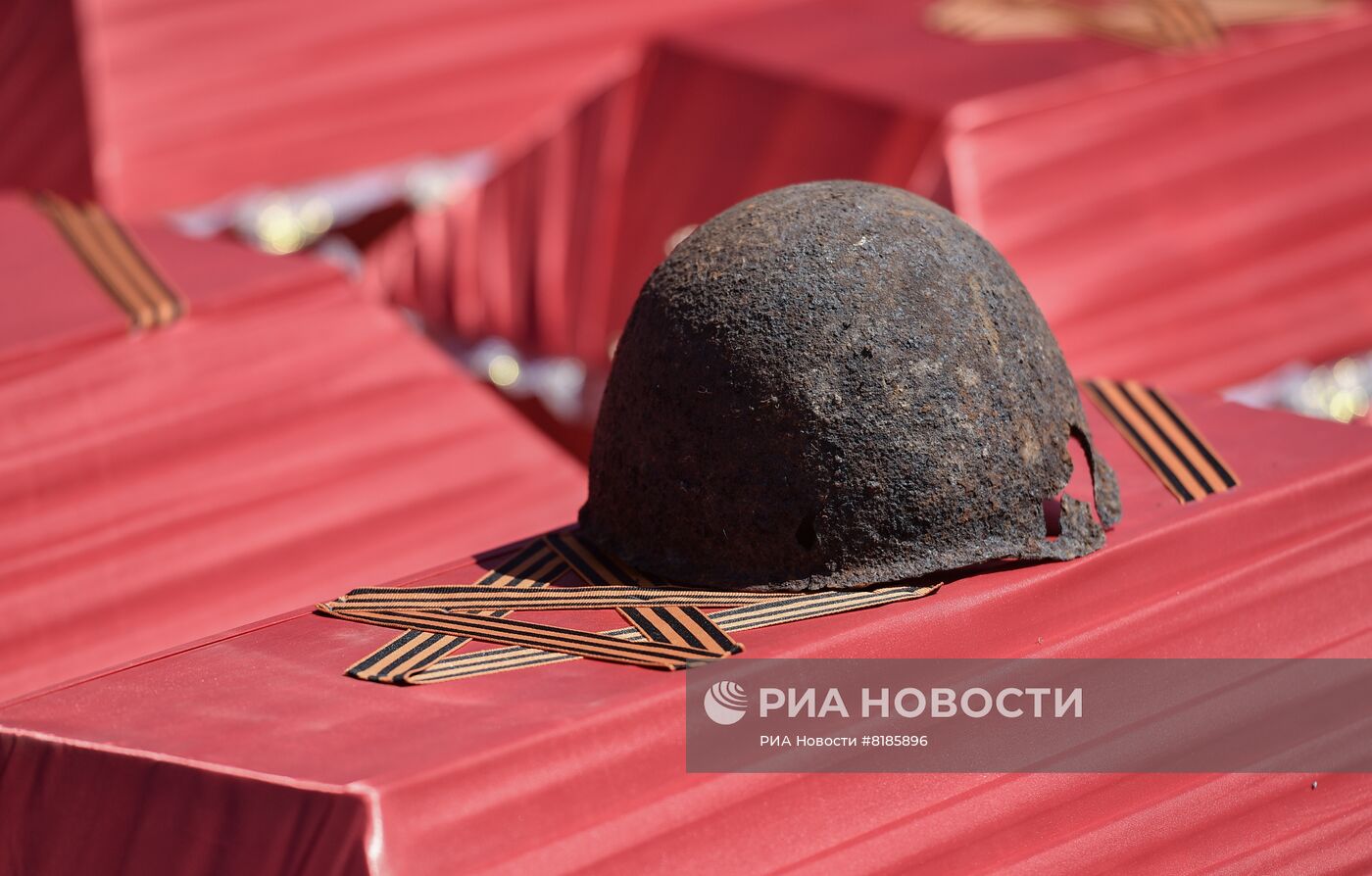 Перезахоронение останков советских солдат на Мемориале Славы в Мелитопольском районе