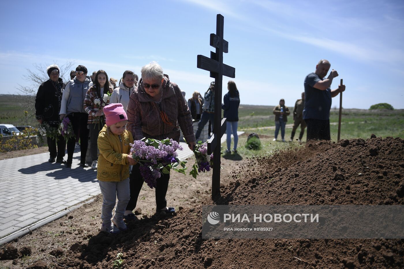 Перезахоронение останков советских солдат на Мемориале Славы в Мелитопольском районе