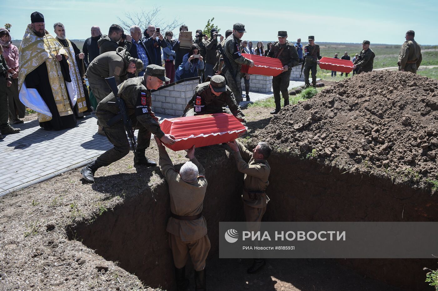 Перезахоронение останков советских солдат на Мемориале Славы в Мелитопольском районе