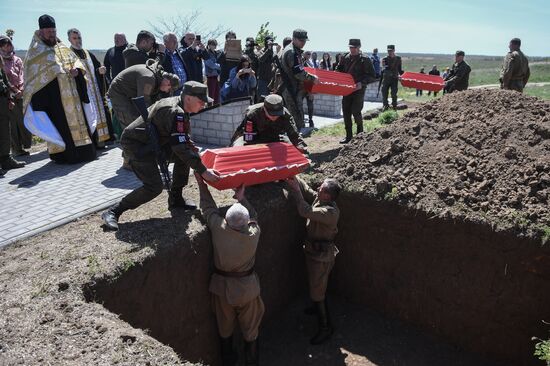 Перезахоронение останков советских солдат на Мемориале Славы в Мелитопольском районе