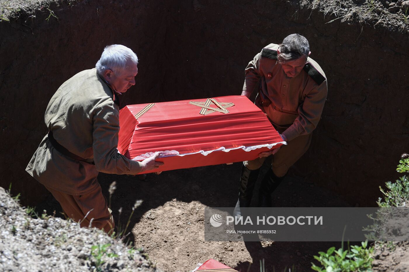 Перезахоронение останков советских солдат на Мемориале Славы в Мелитопольском районе