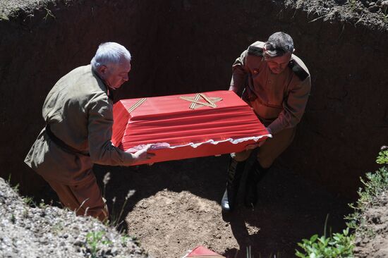 Перезахоронение останков советских солдат на Мемориале Славы в Мелитопольском районе