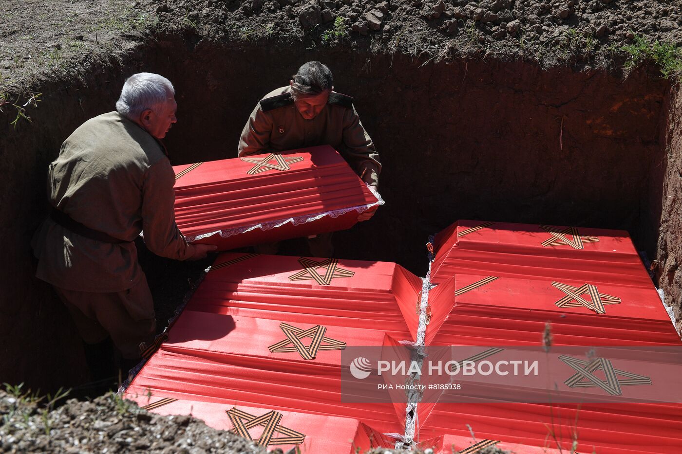 Перезахоронение останков советских солдат на Мемориале Славы в Мелитопольском районе