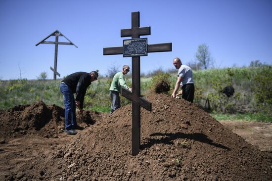 Перезахоронение останков советских солдат на Мемориале Славы в Мелитопольском районе