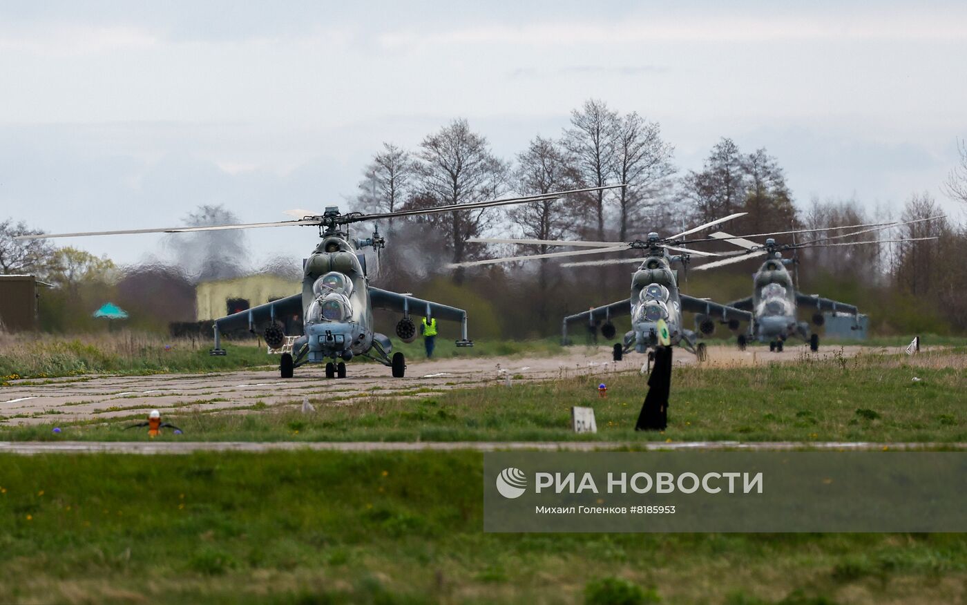 Генеральная репетиция воздушной части парада ко Дню Победы в Калининграде