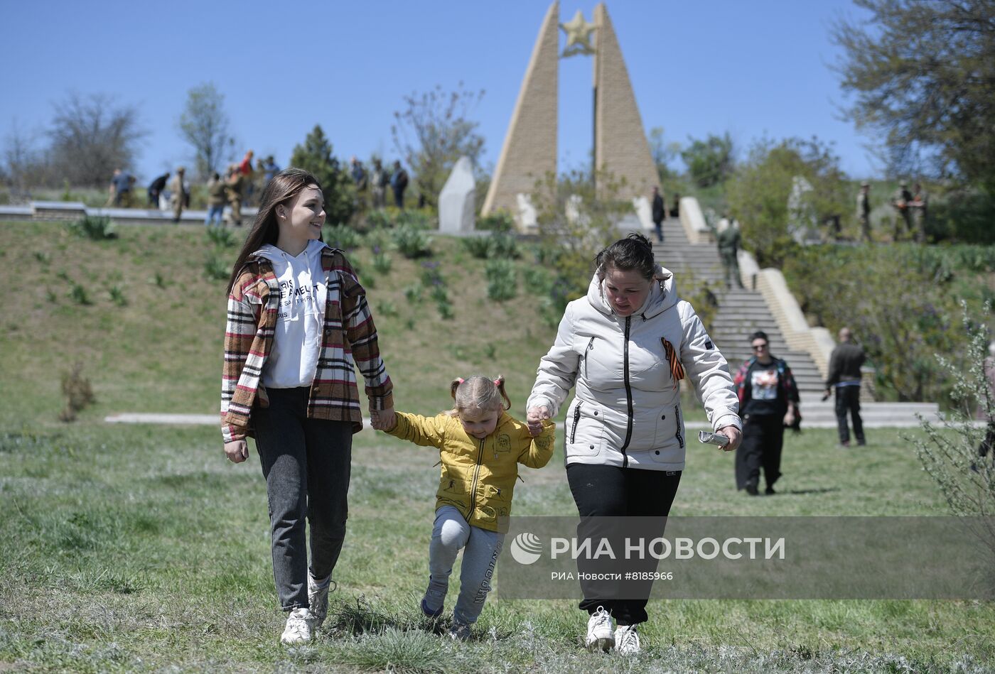 Перезахоронение останков советских солдат на Мемориале Славы в Мелитопольском районе