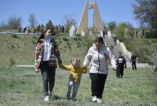 Перезахоронение останков советских солдат на Мемориале Славы в Мелитопольском районе