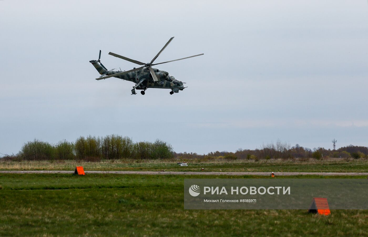 Генеральная репетиция воздушной части парада ко Дню Победы в Калининграде