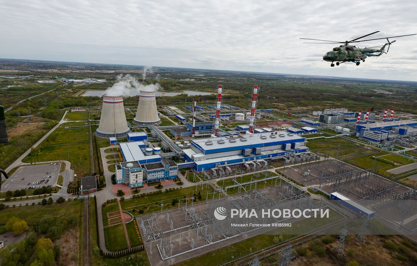 Генеральная репетиция воздушной части парада ко Дню Победы в Калининграде