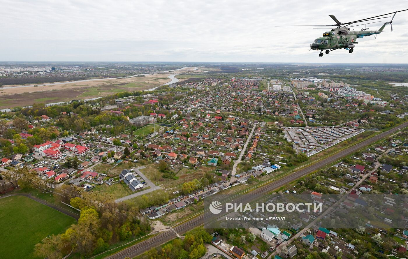 Генеральная репетиция воздушной части парада ко Дню Победы в Калининграде