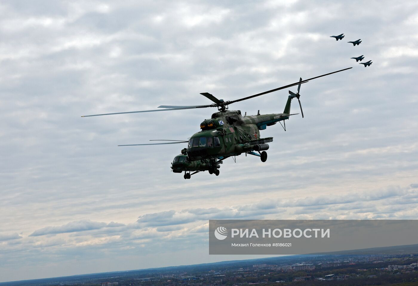 Генеральная репетиция воздушной части парада ко Дню Победы в Калининграде