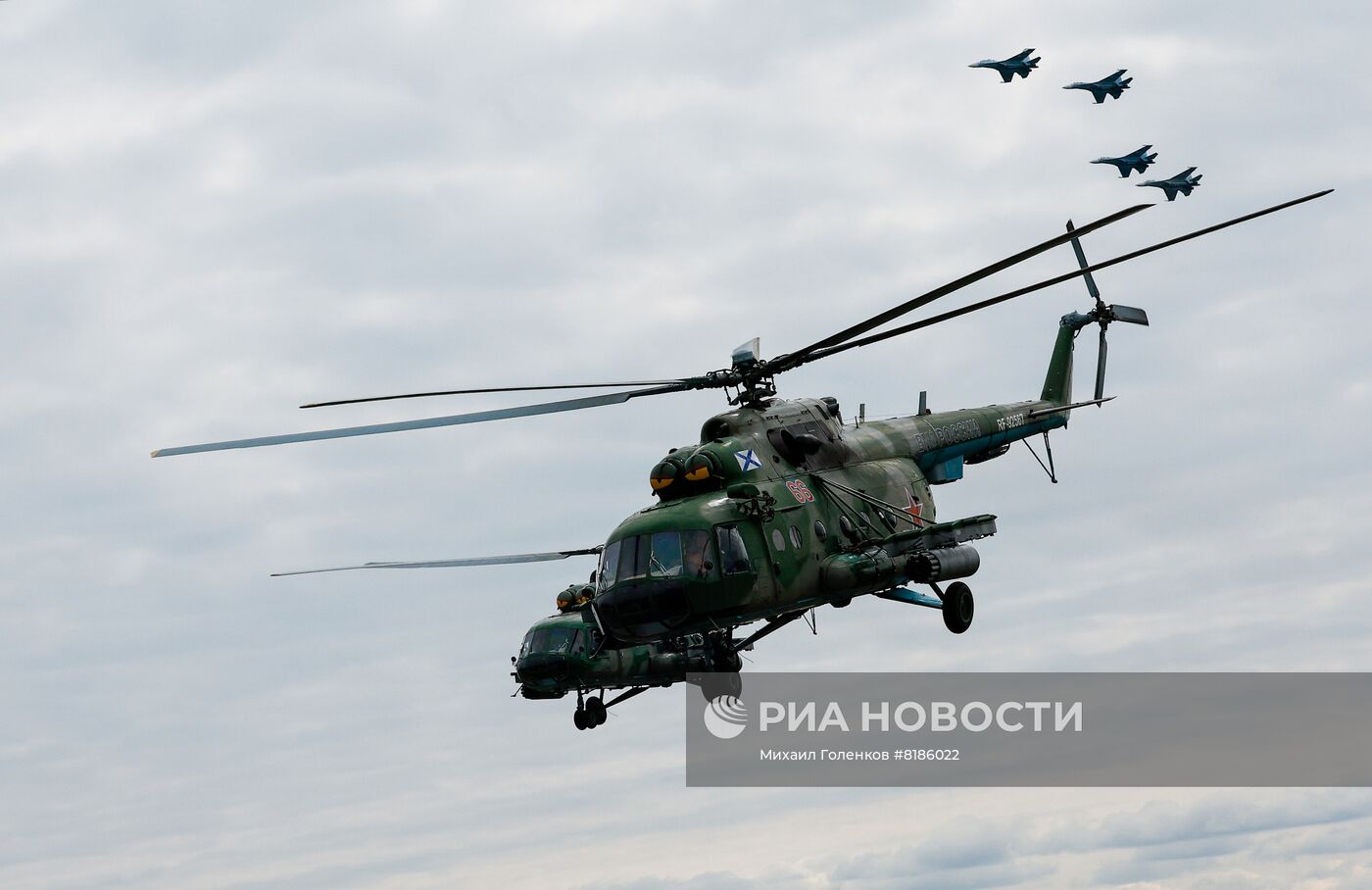 Генеральная репетиция воздушной части парада ко Дню Победы в Калининграде