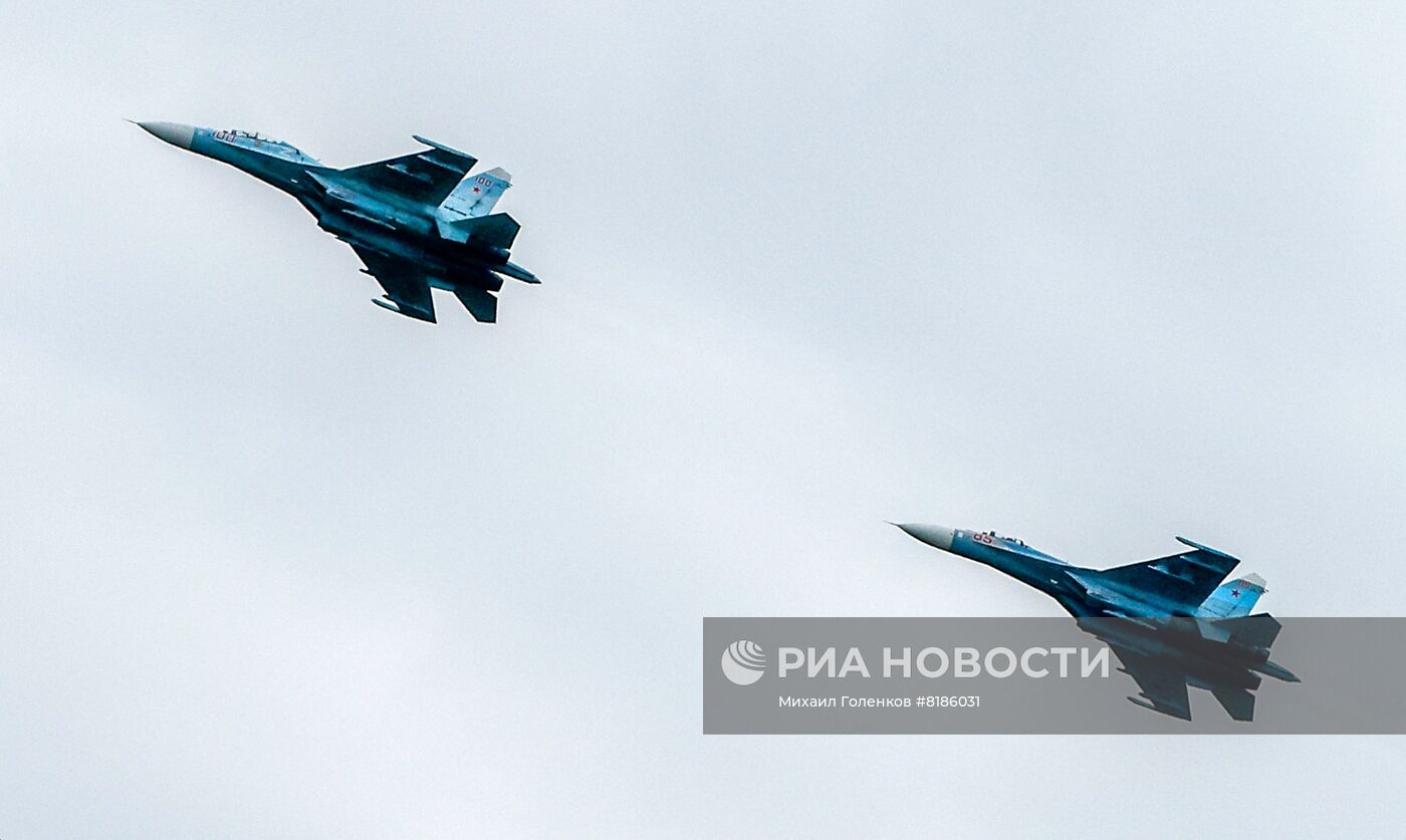 Генеральная репетиция воздушной части парада ко Дню Победы в Калининграде