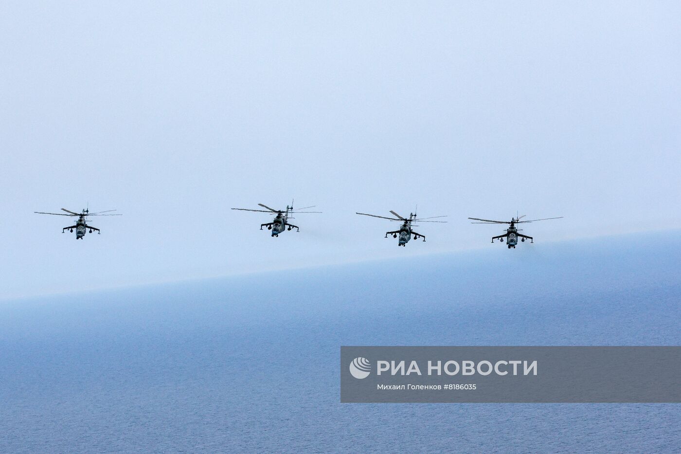 Генеральная репетиция воздушной части парада ко Дню Победы в Калининграде