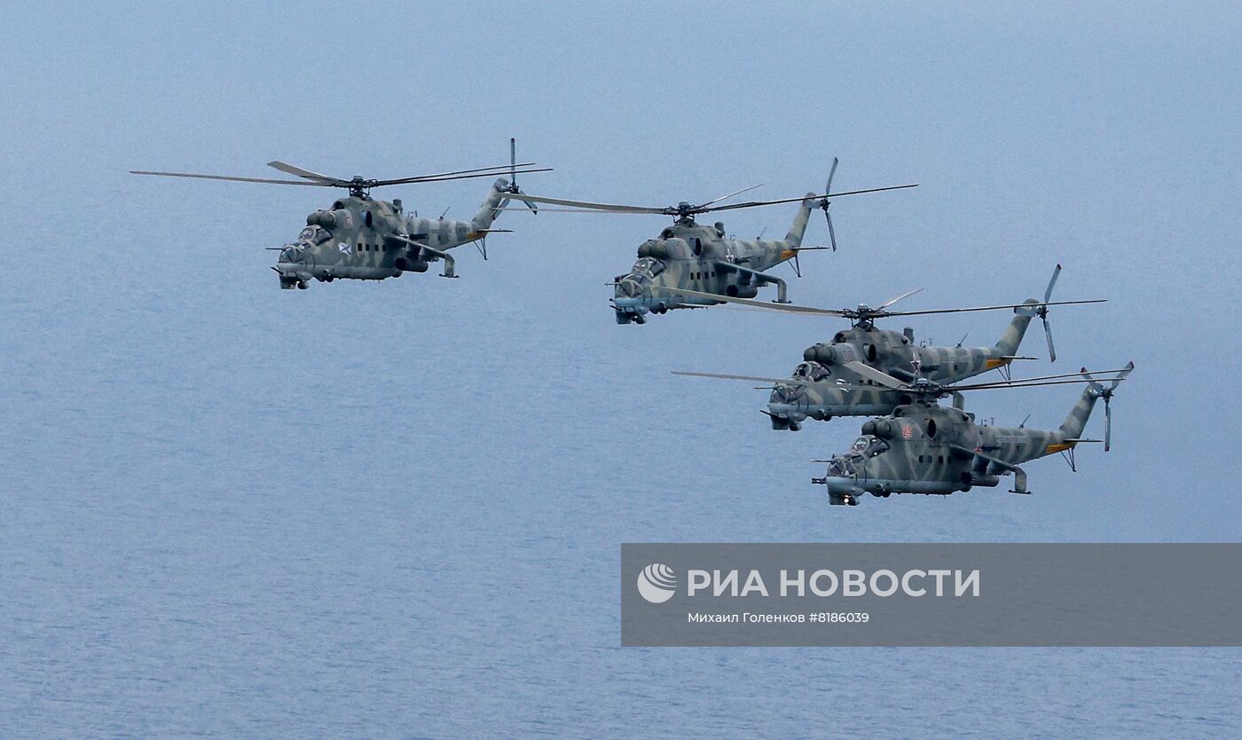 Генеральная репетиция воздушной части парада ко Дню Победы в Калининграде