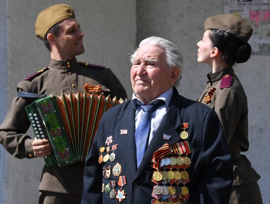 Поздравление ветерана ВОВ с днем Победы