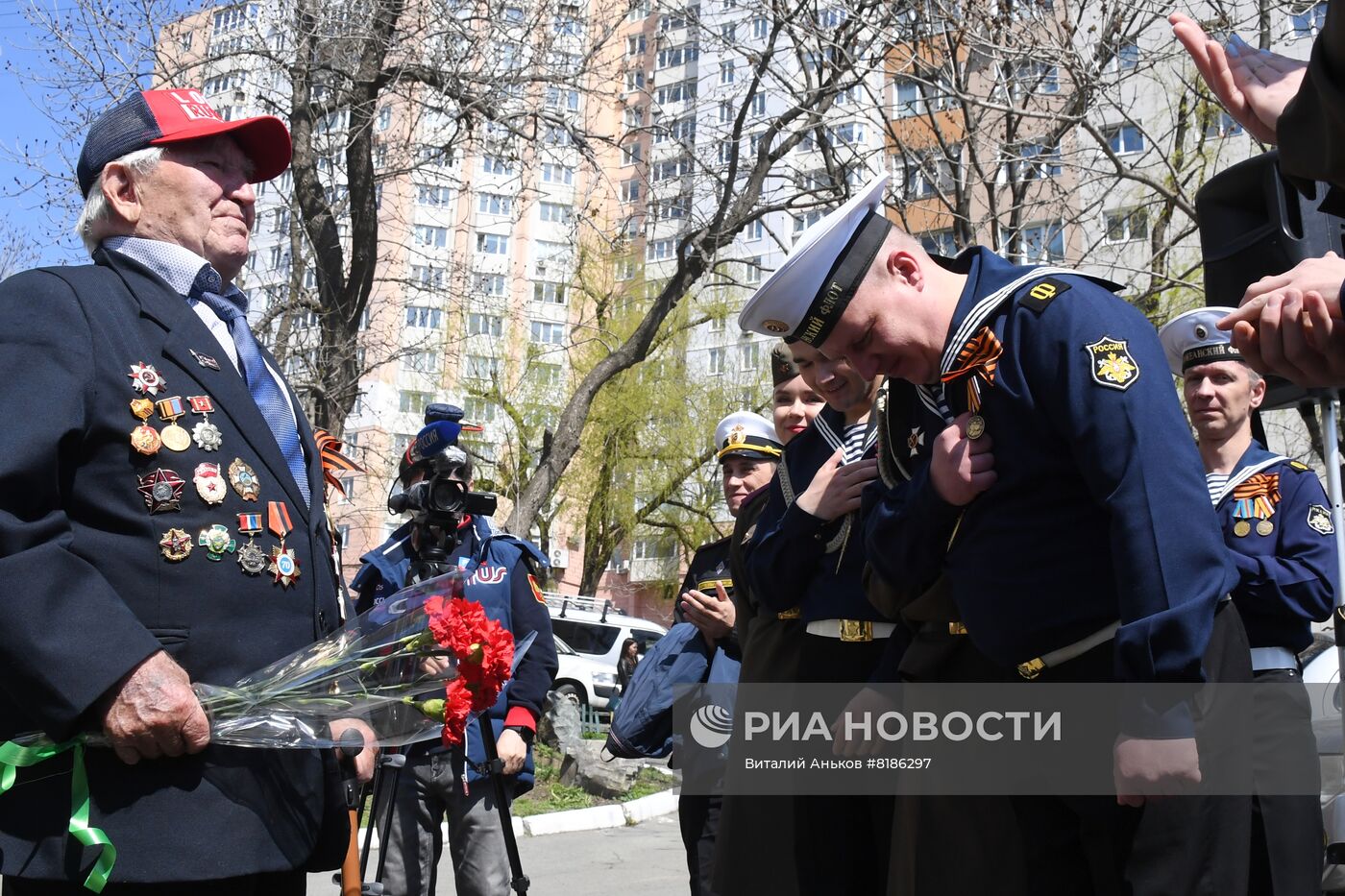 Поздравление ветерана ВОВ с днем Победы