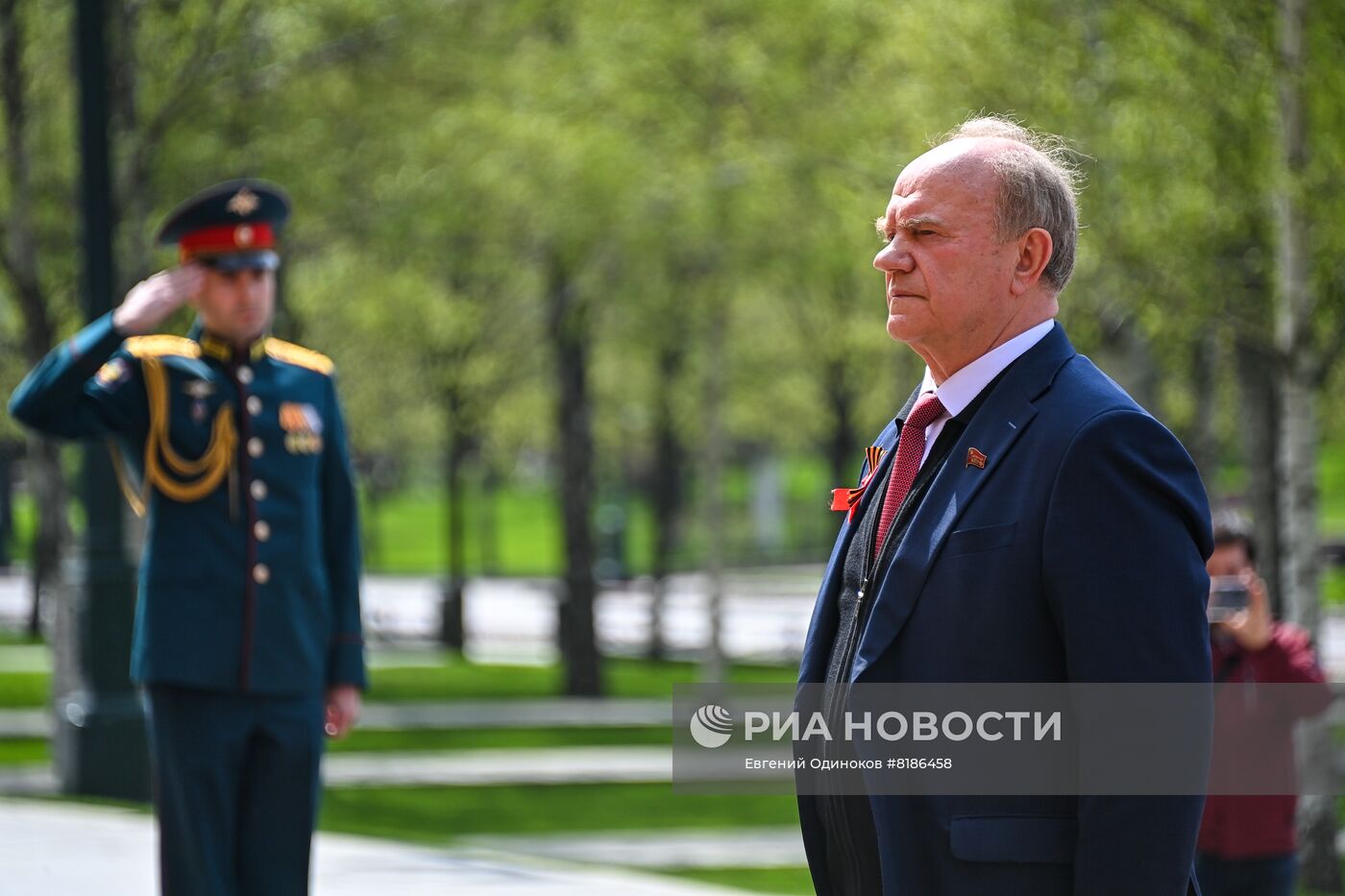 Возложение цветов к Могиле Неизвестного Солдата у Кремлевской стены