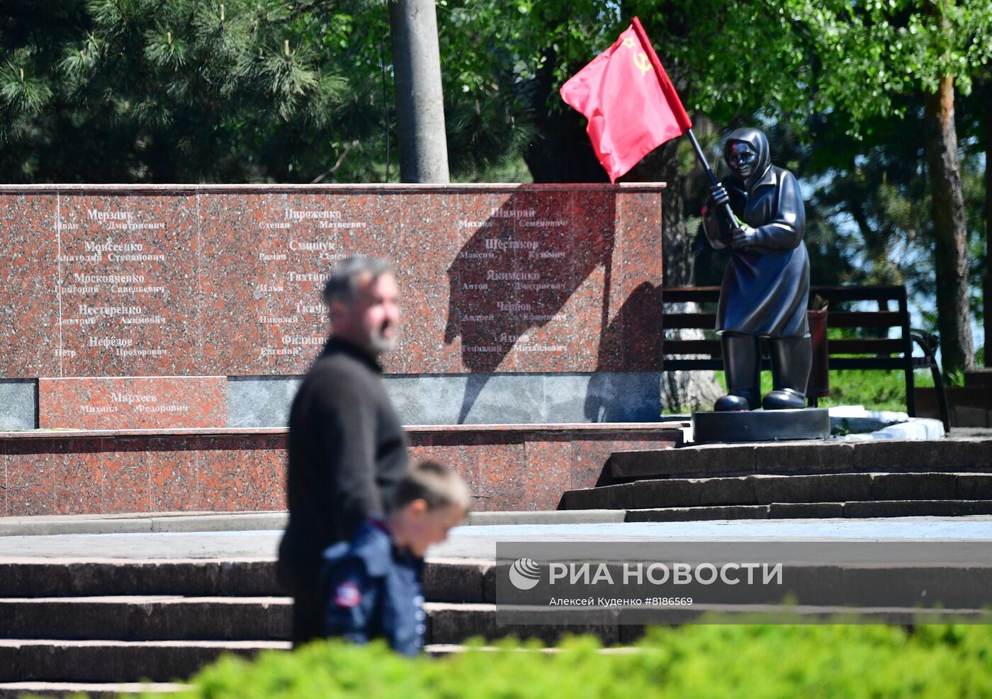 Подготовка к празднованию 9 мая в ДНР